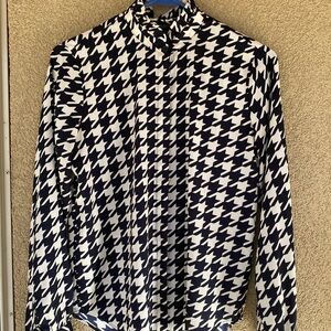Ann Taylor dress shirt with houndstooth print. Size Petite 2/4